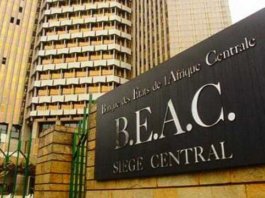 Sede del BEAC (Banco de los Estados de África Central) en Yaoundé , Camerún