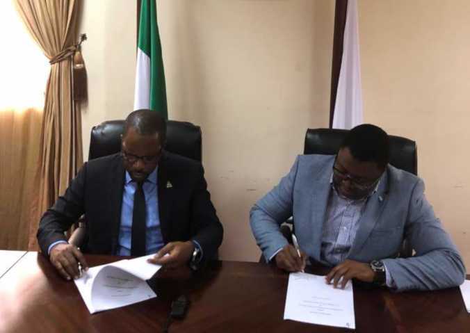 Momento de la firma del Memorándum de Entendimiento entre la República de Guinea Ecuatorial y Sierra Leona.