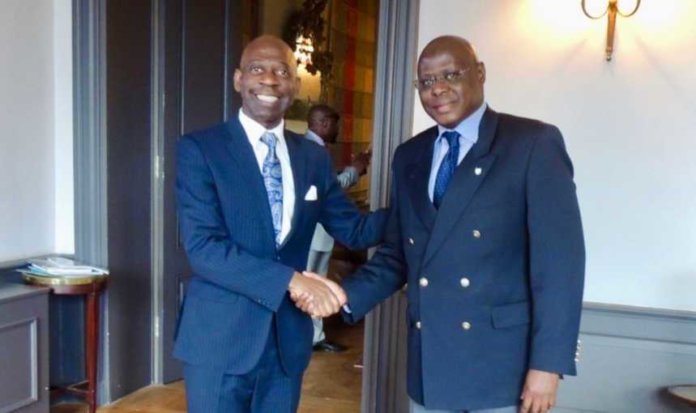El Embajador de Guinea Ecuatorial en Bruselas, Carmelo Nvono-Ncá, junto al Director de Protocolo del Grupo ACP, Abdourakhmane Samb