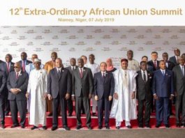 Lideres africanos durante la cumbre extraordinaria de la Union Africana en Niamey el 7 de julio