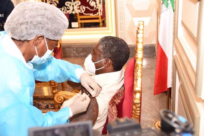 El vicepresidente de Guinea Ecuatorial, Teodoro Nguema Obiang Mangue, ha sido la primera persona en vacunarse contra el coronavirus en Guinea Ecuatorial.