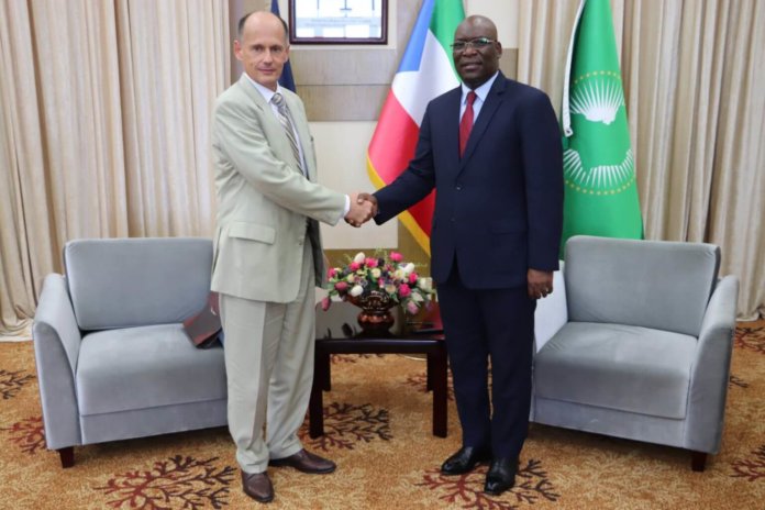 Olivier Brochenin, Embajador de Francia en Guinea Ecuatorial junto al Ministro de Asuntos Exteriores de Guinea Ecuatorial