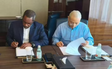 Malabo será centro estratégico de un acuerdo histórico de inversión africana-asiática Gabriel Mbaga Obiang Lima, fundador y director ejecutivo de Bioko Consulting, y Sam Sun, presidente del Asia Development & Investment Bank (ADIB), oficializan la firma del Memorando de Entendimiento en Pekín.
