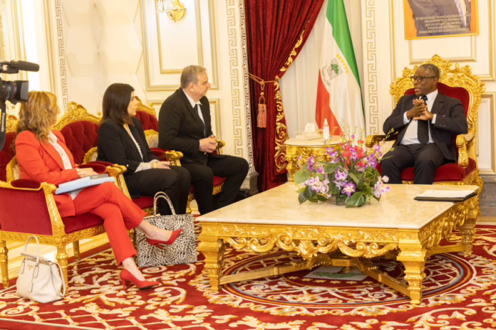 Encuentro de alto nivel: Vicepresidente de Guinea Ecuatorial, Nguema Obiang Mangue, y Quantum Creditech analizan oportunidades de inversión. Encuentro de alto nivel: Vicepresidente de Guinea Ecuatorial, Nguema Obiang Mangue, y Quantum Creditech analizan oportunidades de inversión.