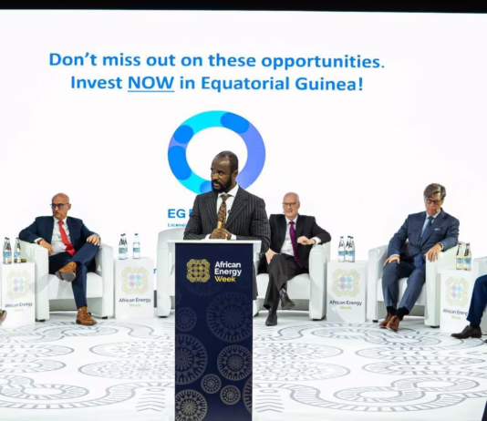 Guinea Ecuatorial lanzará en abril de 2026 una nueva ronda de licencias de petróleo y gas El Ministro de Minas e Hidrocarburos de Guinea Ecuatorial, Antonio Oburu Ondo, habla en la Africa Energy Week en Ciudad del Cabo, Sudáfrica, el 29 de septiembre de 2025.
