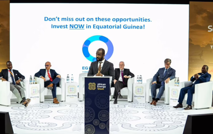 El Ministro de Minas e Hidrocarburos de Guinea Ecuatorial, Antonio Oburu Ondo, habla en la Africa Energy Week en Ciudad del Cabo, Sudáfrica, el 29 de septiembre de 2025.